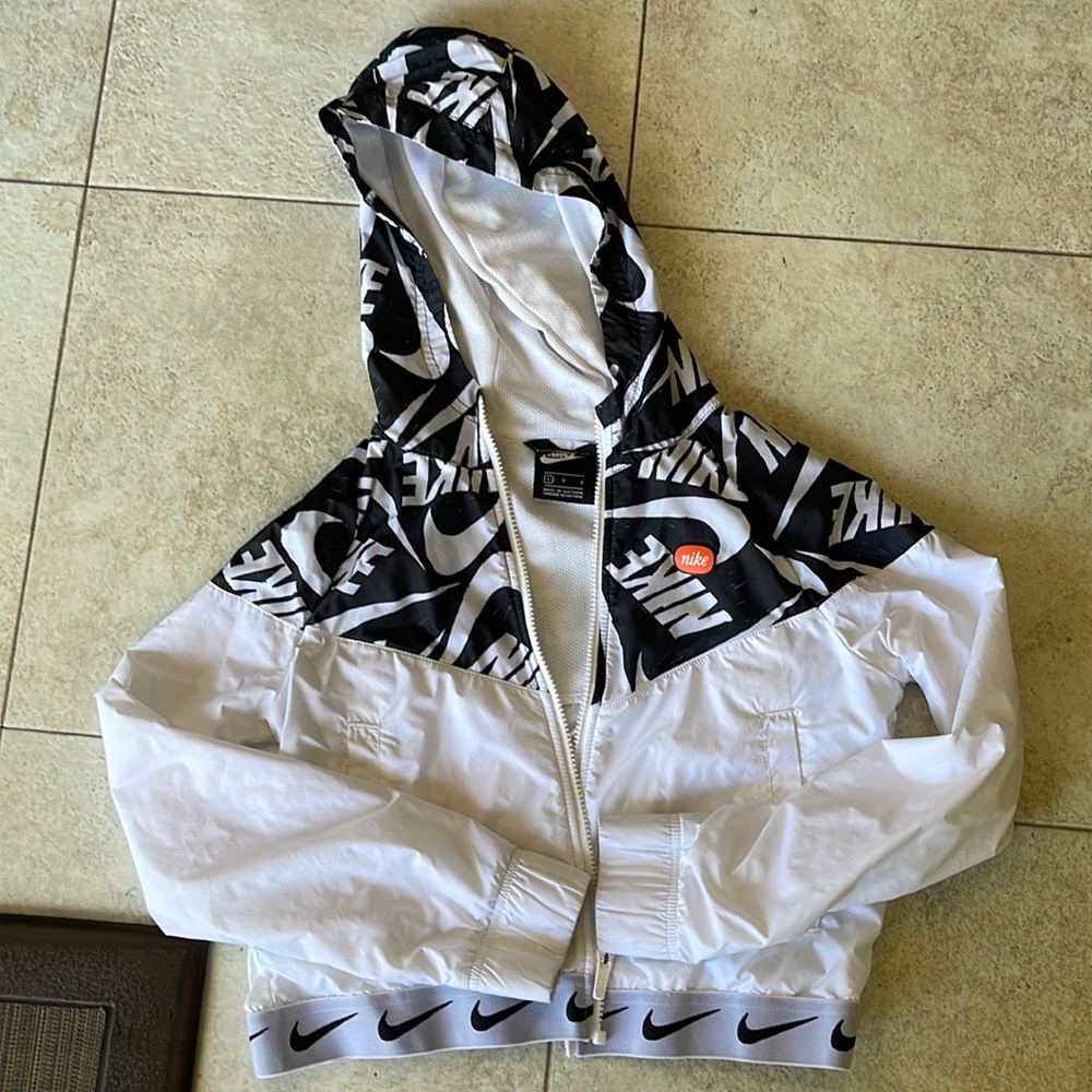 Girls large Nike windbreaker brand new